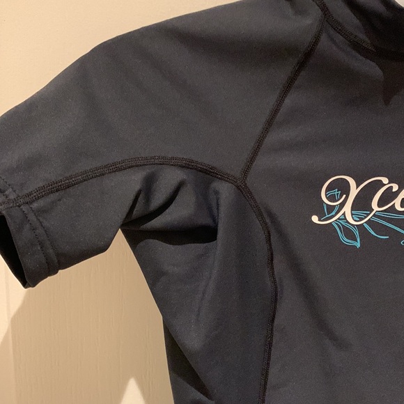 Women’s UVProtection swim top - Picture 3 of 4